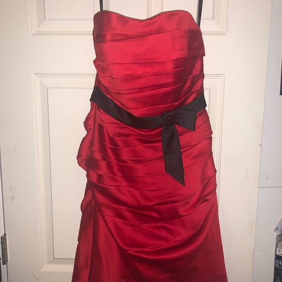 Bridal Dress - Picture 1 of 3